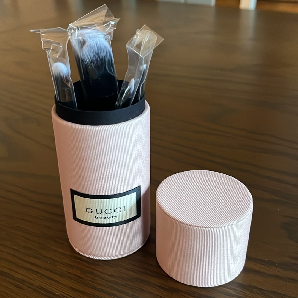 Gucci Blush Pink Makeup Brush Collection - Picture 2 of 5
